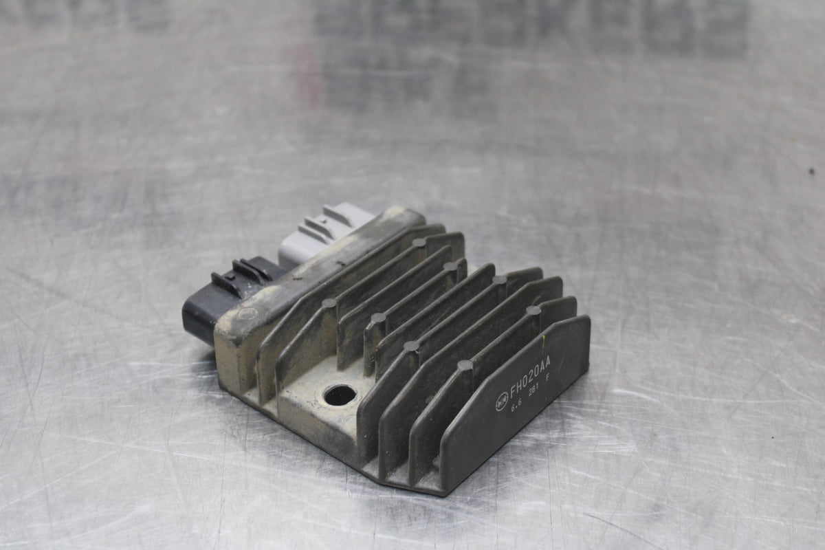 16 YAMAHA XSR900 RECTIFIER VOLTAGE REGULATOR BB786