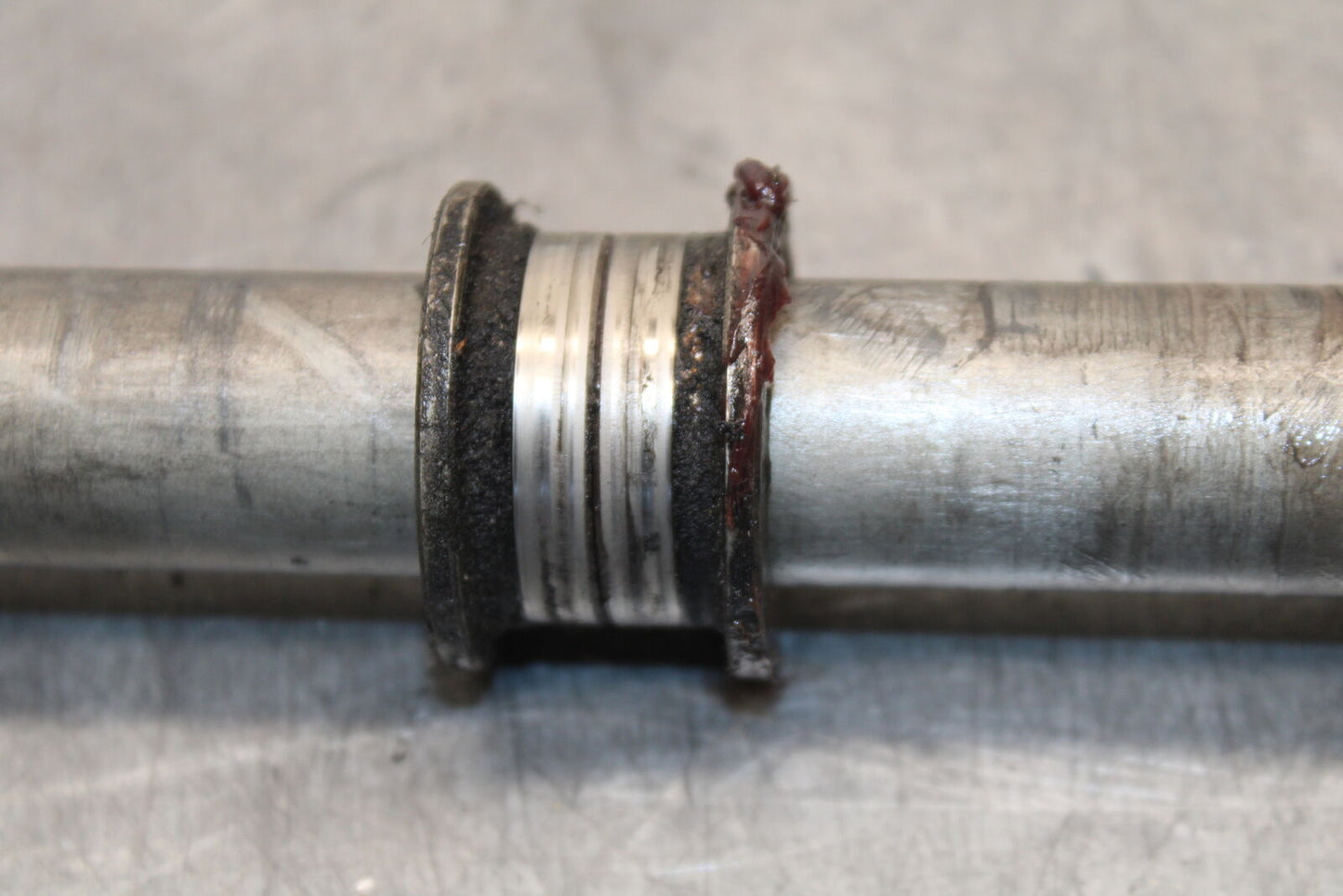 09-12 KAWASAKI NINJA ZX6R ZX600R FRONT WHEEL RIM AXLE BOLT 41068-0604 BB656