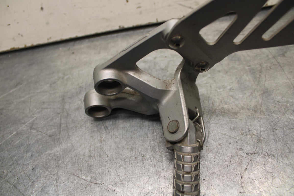 08-10 SUZUKI GSXR 600  LEFT REARSET REAR SET DRIVER FOOT PEG REST STOP BB92