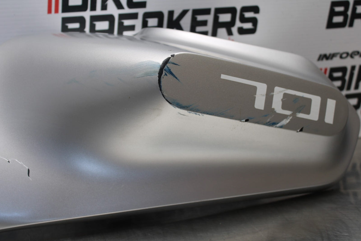 18-22 HUSQVARNA VITPILEN 701 RIGHT GAS TANK FUEL CELL COVER FAIRING COWL BB198