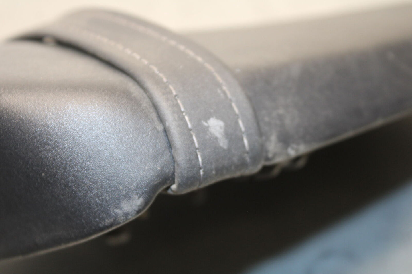 05-06 SUZUKI GSXR1000 REAR BACK PASSENGER TANDEM SEAT PAD SADDLE PILLION BB663