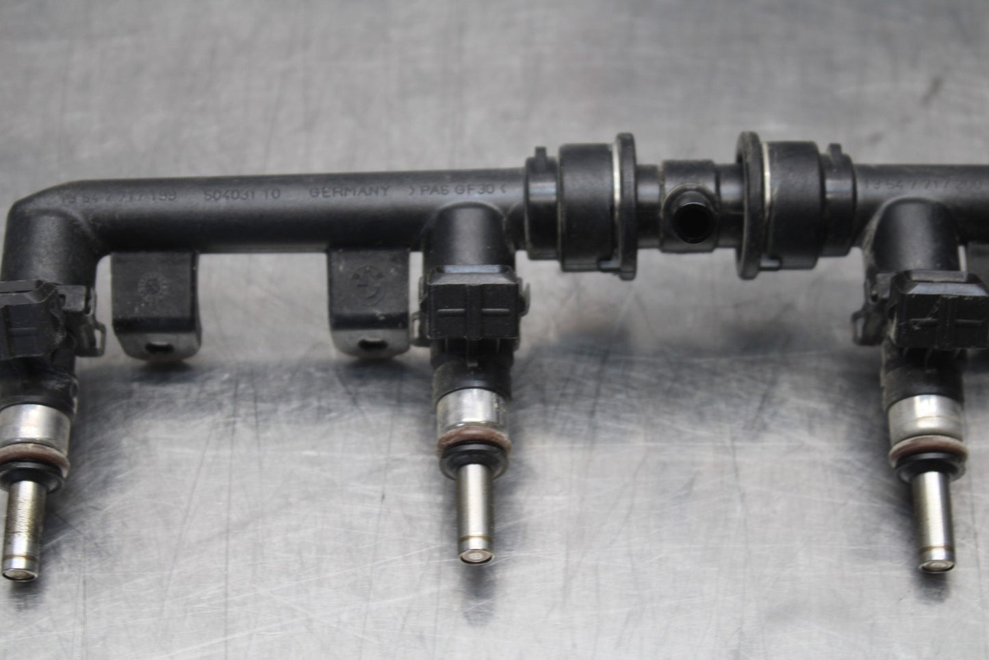 12-14 BMW S1000RR SECONDARY FUEL INJECTORS TOP AIRBOX GAS RAIL BB204