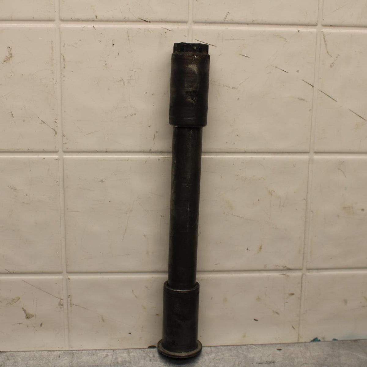 1999 Suzuki GSXR600 FRONT WHEEL RIM AXLE PIVOT BOLT BB580