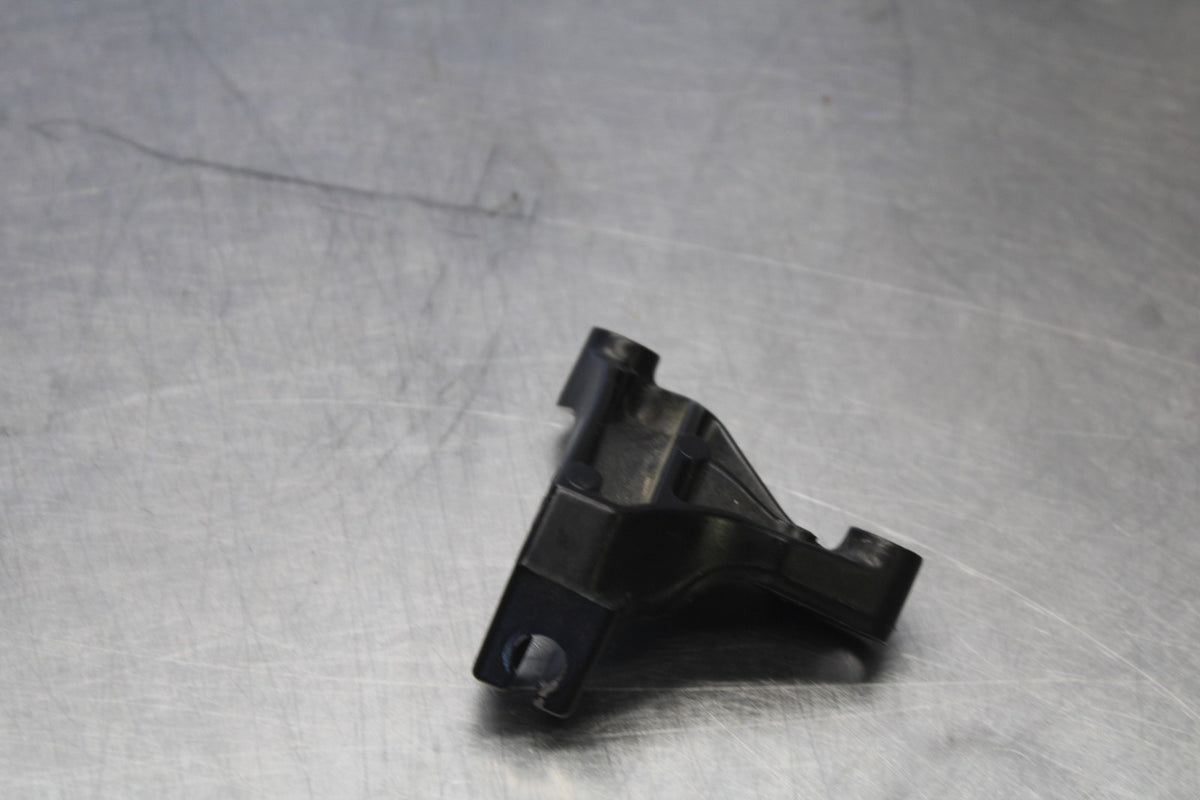 20-22 KAWASAKI NINJA ZX6R CLUTCH CABLE HOLDER MOUNT STAY BRACKET  BB884