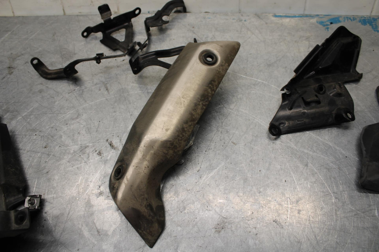 14-15 TRIUMPH STREET TRIPLE R LEFT OVER  BRACKET MOUNT BB441