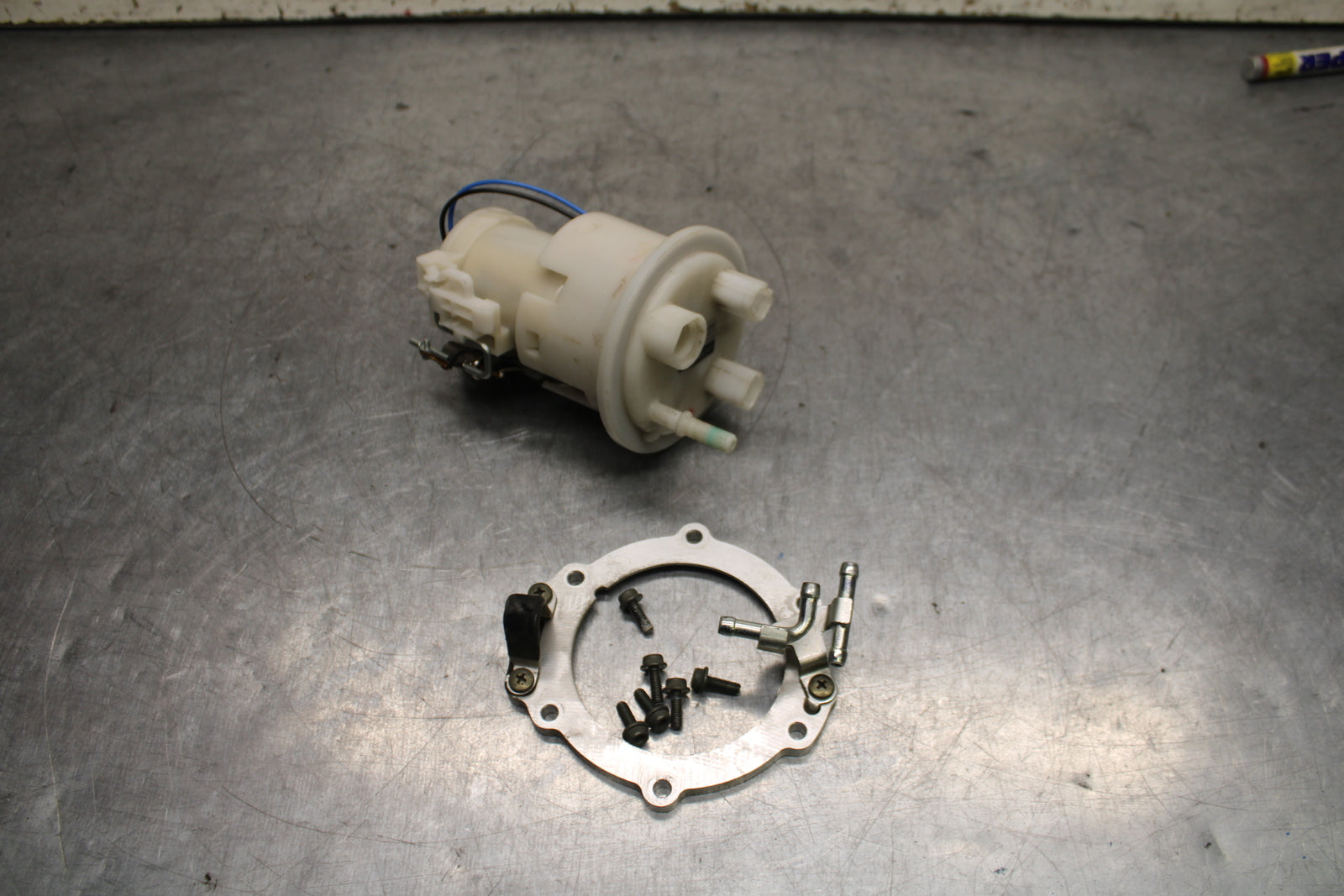 06-07 YAMAHA YZF R6 FUEL PUMP GAS PETROL SENDER UNIT BB742