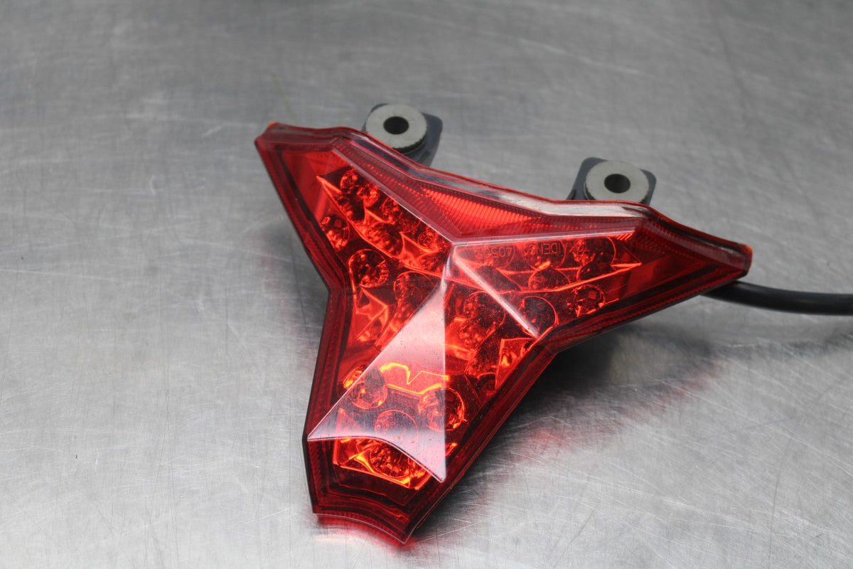 24-25 KAWASAKI NINJA ZX4R REAR TAIL TAILLIGHT BACK BRAKE LIGHT BB840