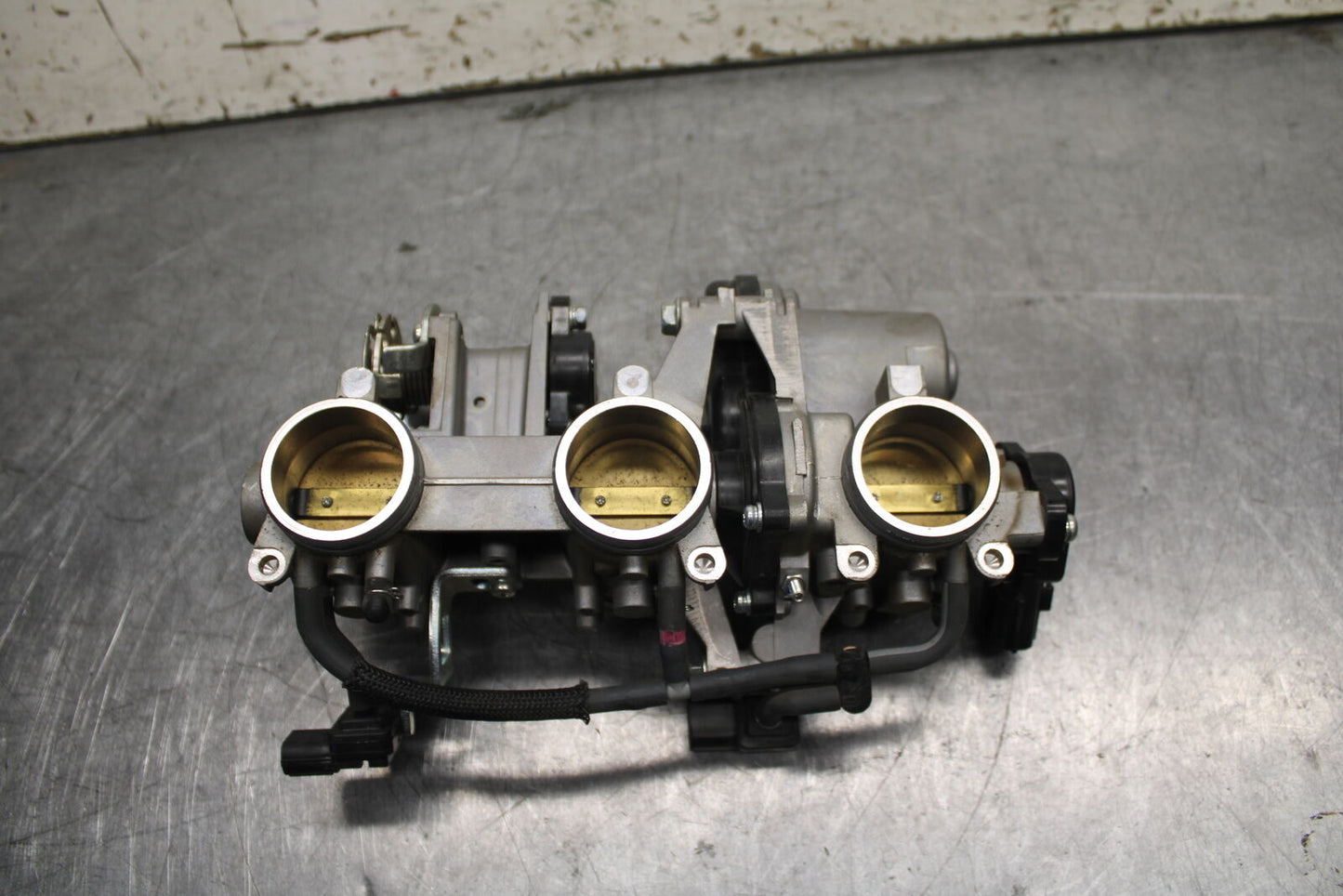 14-17 YAMAHA FZ09 MAIN FUEL INJECTORS / THROTTLE BODIES BB111