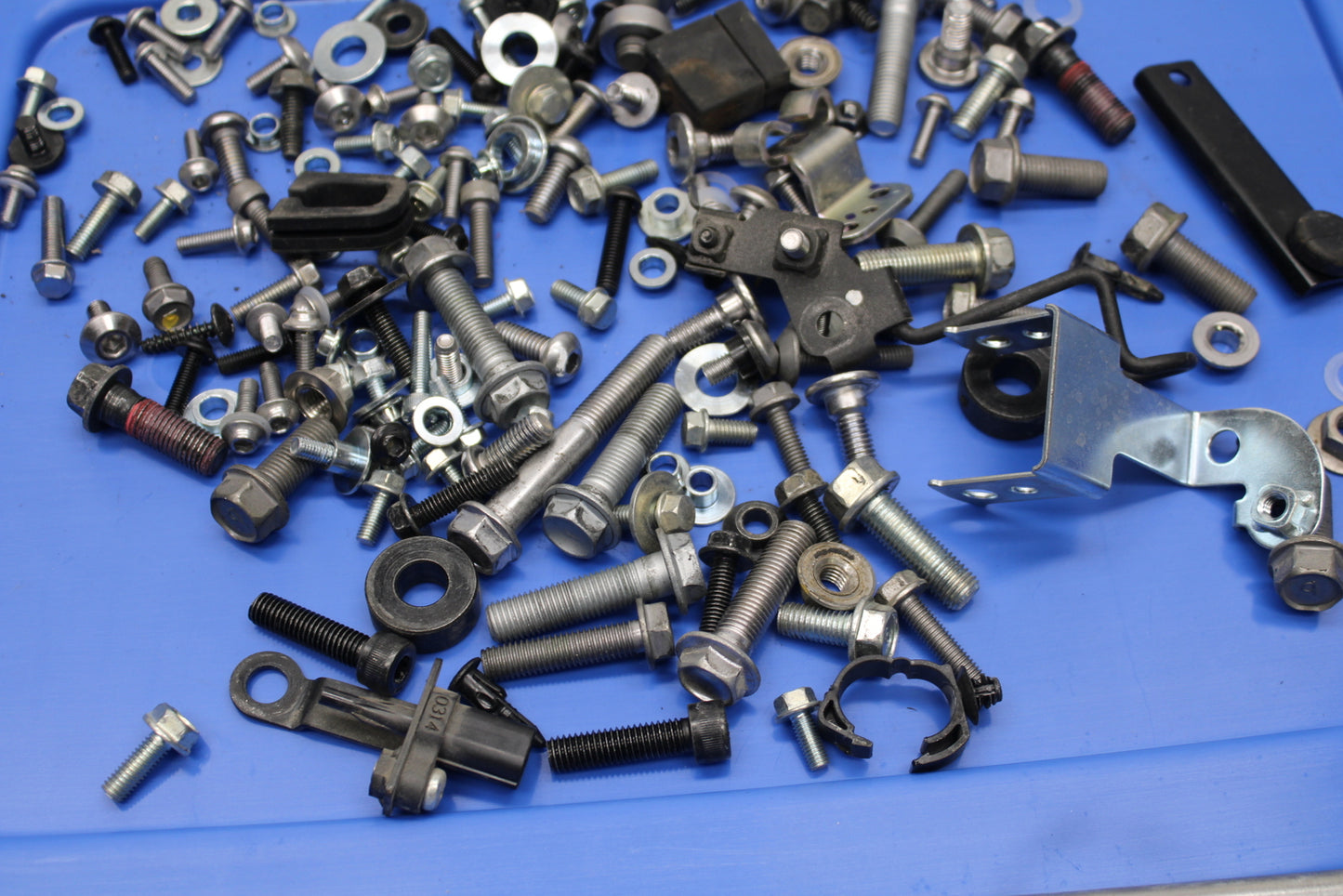 24 KAWASAKI NINJA 500 ABS MOUNTING BOLTS HARDWARE MOTOR SCREWS BB730