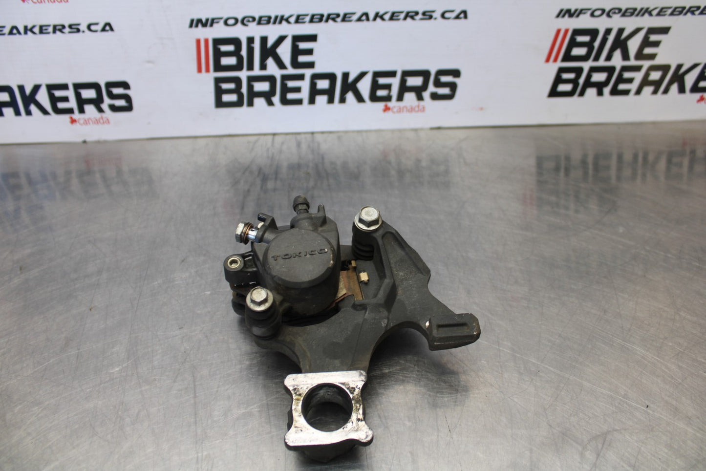 07 SUZUKI GSXR1000 REAR BACK BRAKE CALIPER W MOUNT BRACKET BB770