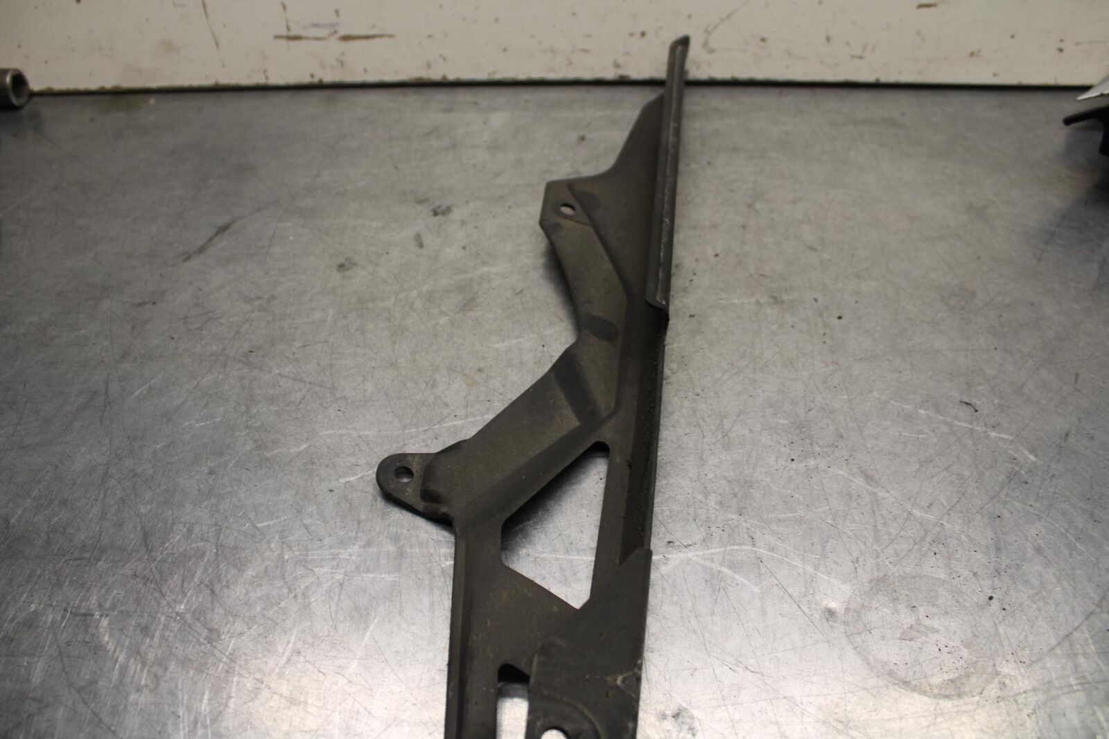 11-23 SUZUKI GSXR 750 REAR BACK DRIVE CHAIN GUARD COVER SHIELD BB630