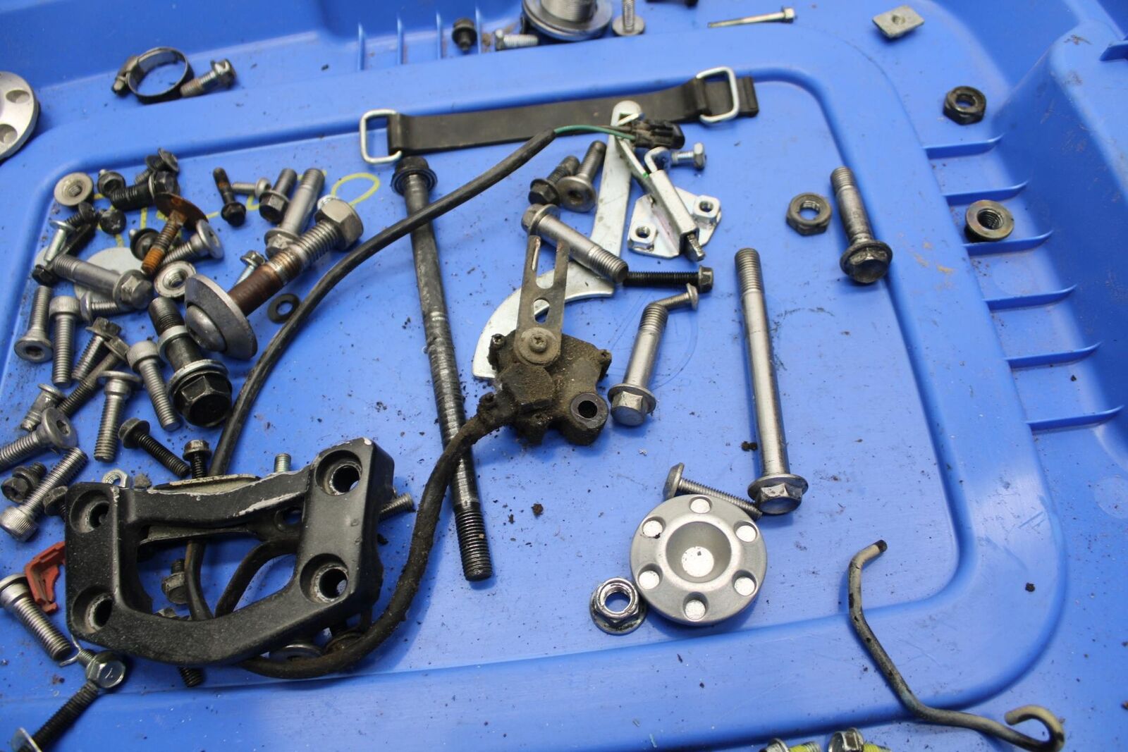 11 KAWASAKI NINJA 650 ER EX 650 LEFTOVER BOLTS HARDWARE MOTOR SCREWS BB503