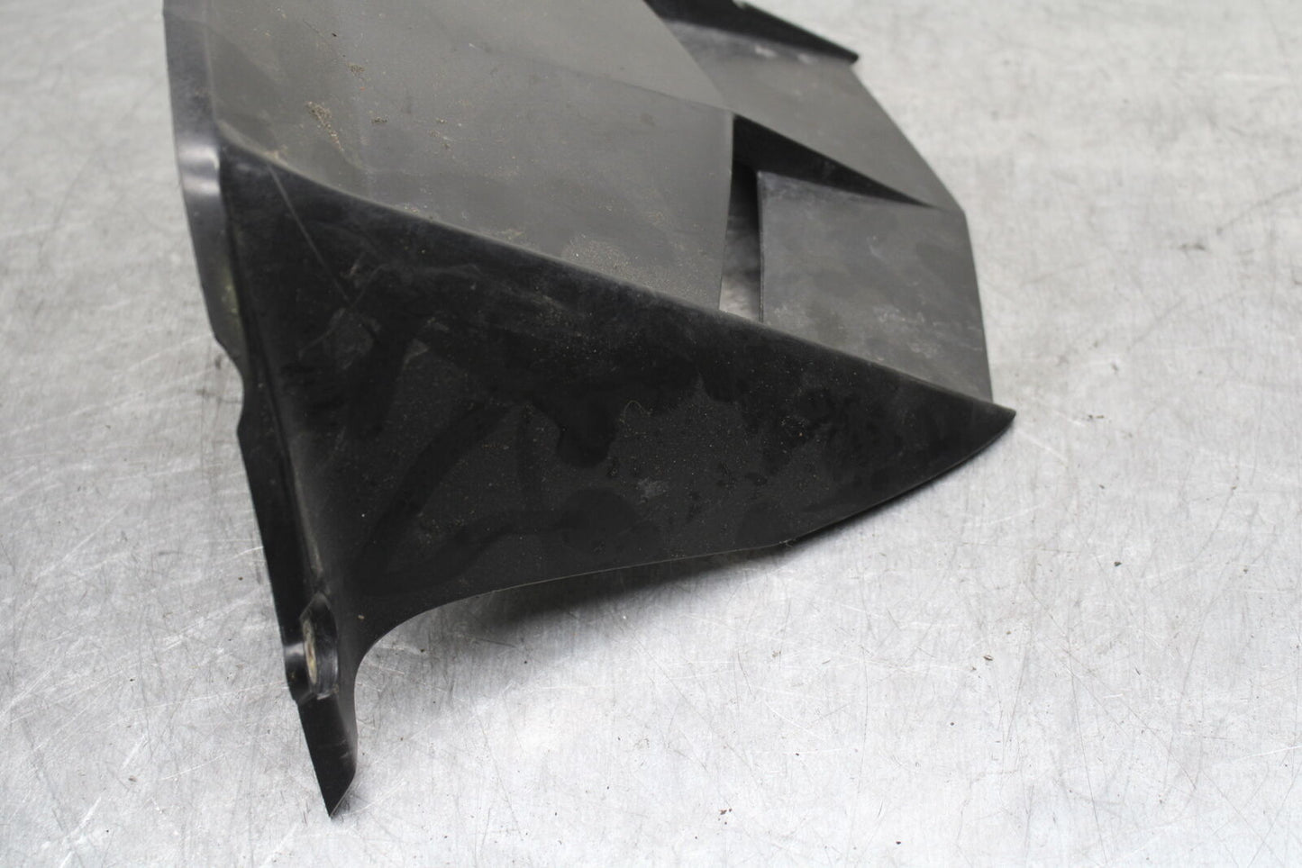 06 YAMAHA YZF R6 REAR BACK WHEEL TIRE HUGGER FENDER BB716