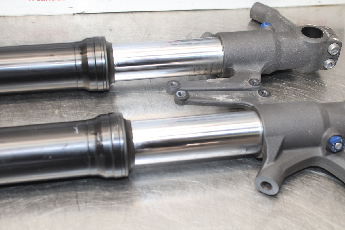 12 TRIUMPH STREET TRIPLE R FRONT FORKS SHOCK SUSPENSION SET PAIR BB914