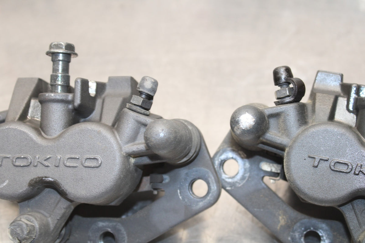09-10 KAWASAKI ER-6N RIGHT LEFT FRONT BRAKE CALIPER SET PAIR CALIPERS BB205