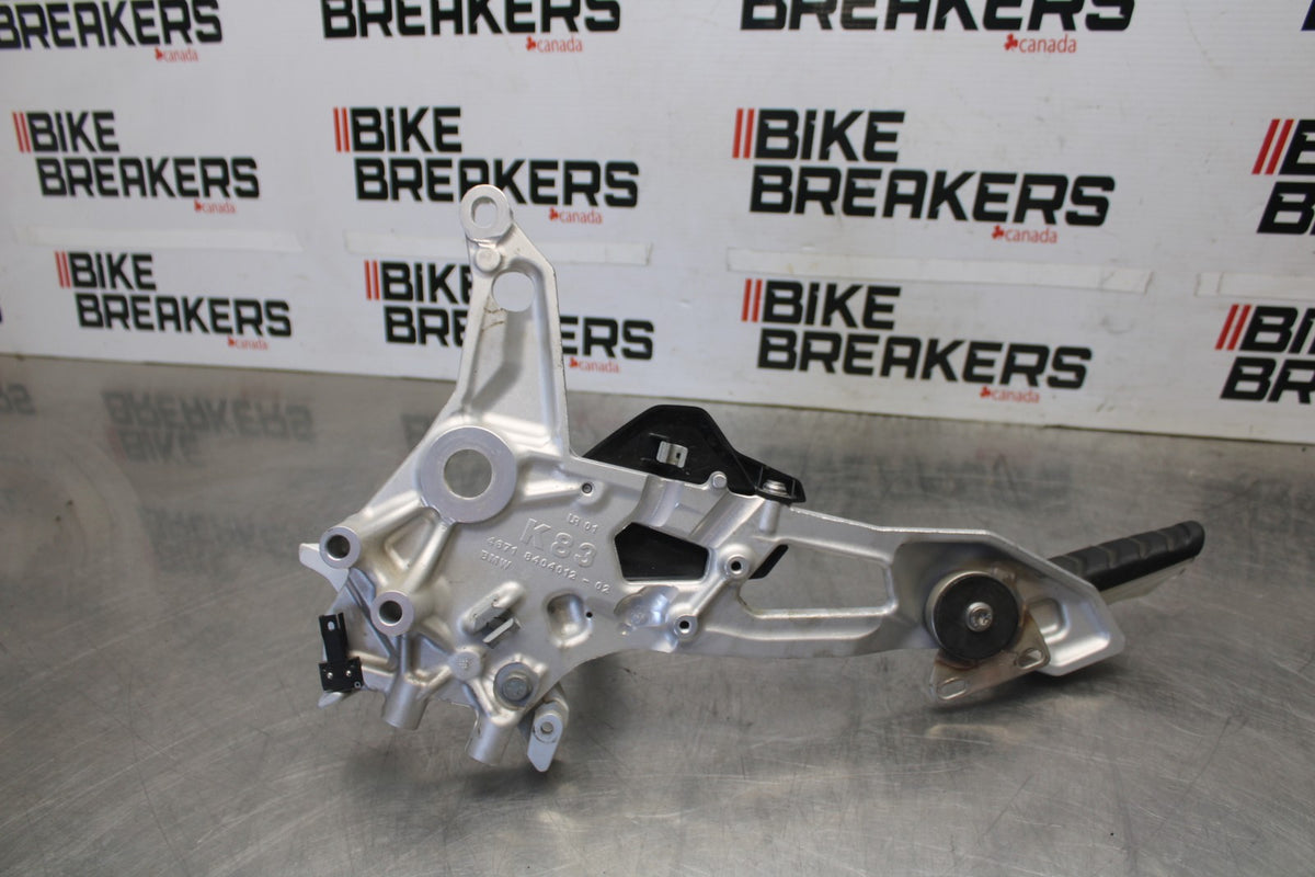 20-23 BMW F900R RIGHT REARSET REAR SET DRIVER FOOT PEG REST STOP BB923