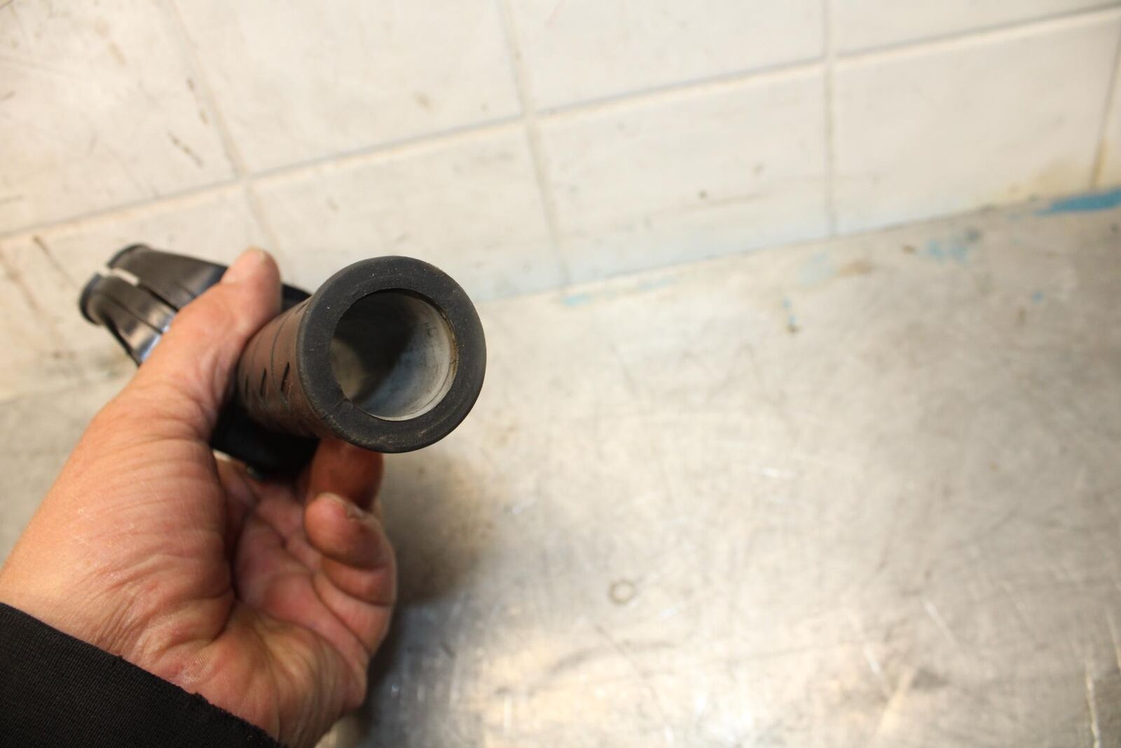 2002 Kawasaki Ninja ZX12R ZX1200B THROTTLE CABLE LINE HOUSING GUIDE BB48