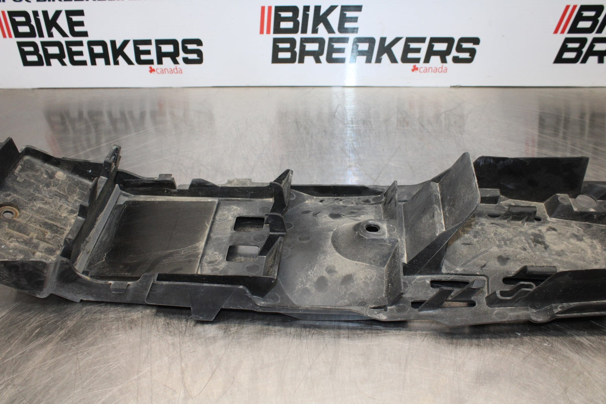06-07 SUZUKI GSXR 600 REAR BACK TAIL UNDERTAIL BATTERY TRAY PLASTIC BB170