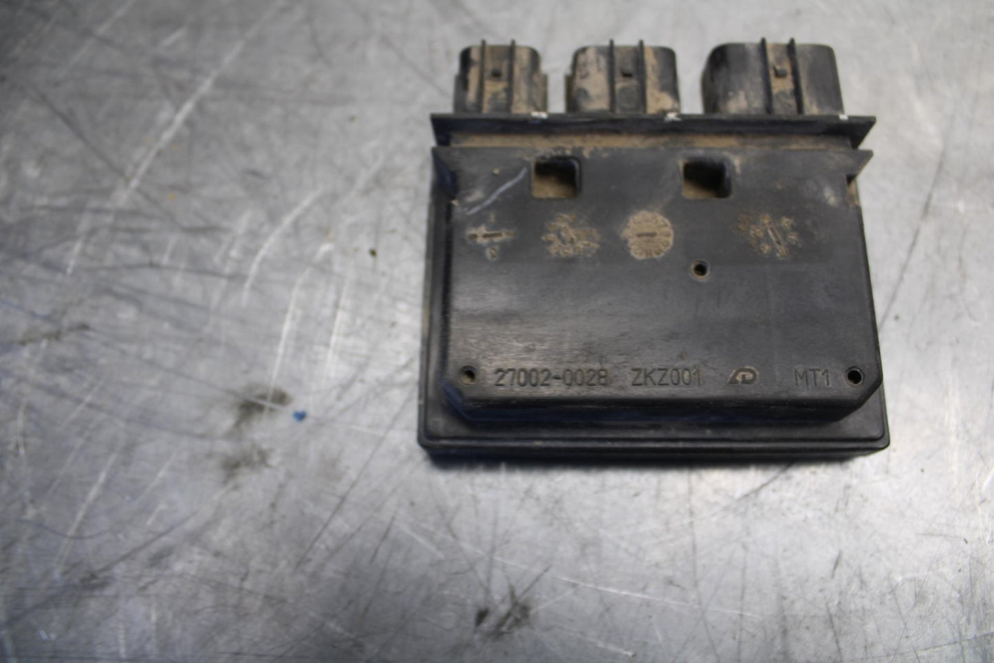 18 KAWASAKI Z 400 RELAY ASSEMBLY FUSE BOX BB469