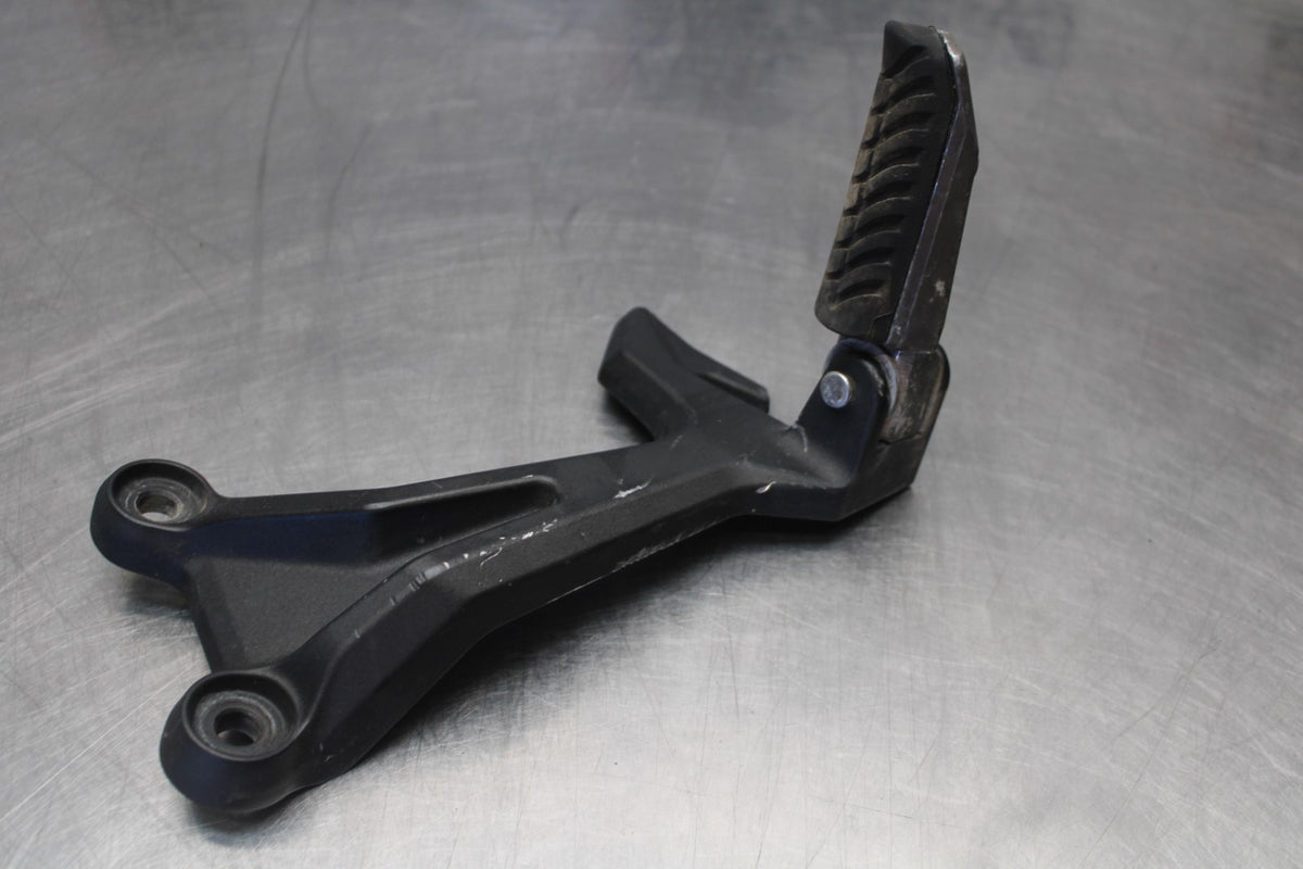 23 KAWASAKI NINJA 650 EX650 LEFT REAR BACK PASSENGER PEG BB920
