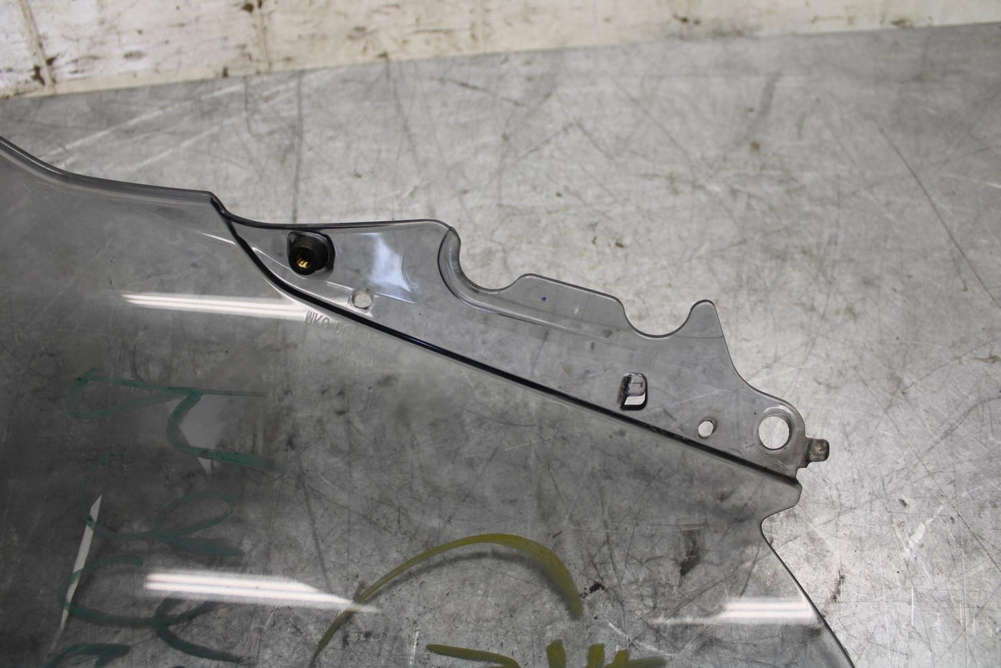 2015 Yamaha YZF R3 FRONT WINDSHIELD WINDSCREEN  1WD-F8381-00-00 BB526