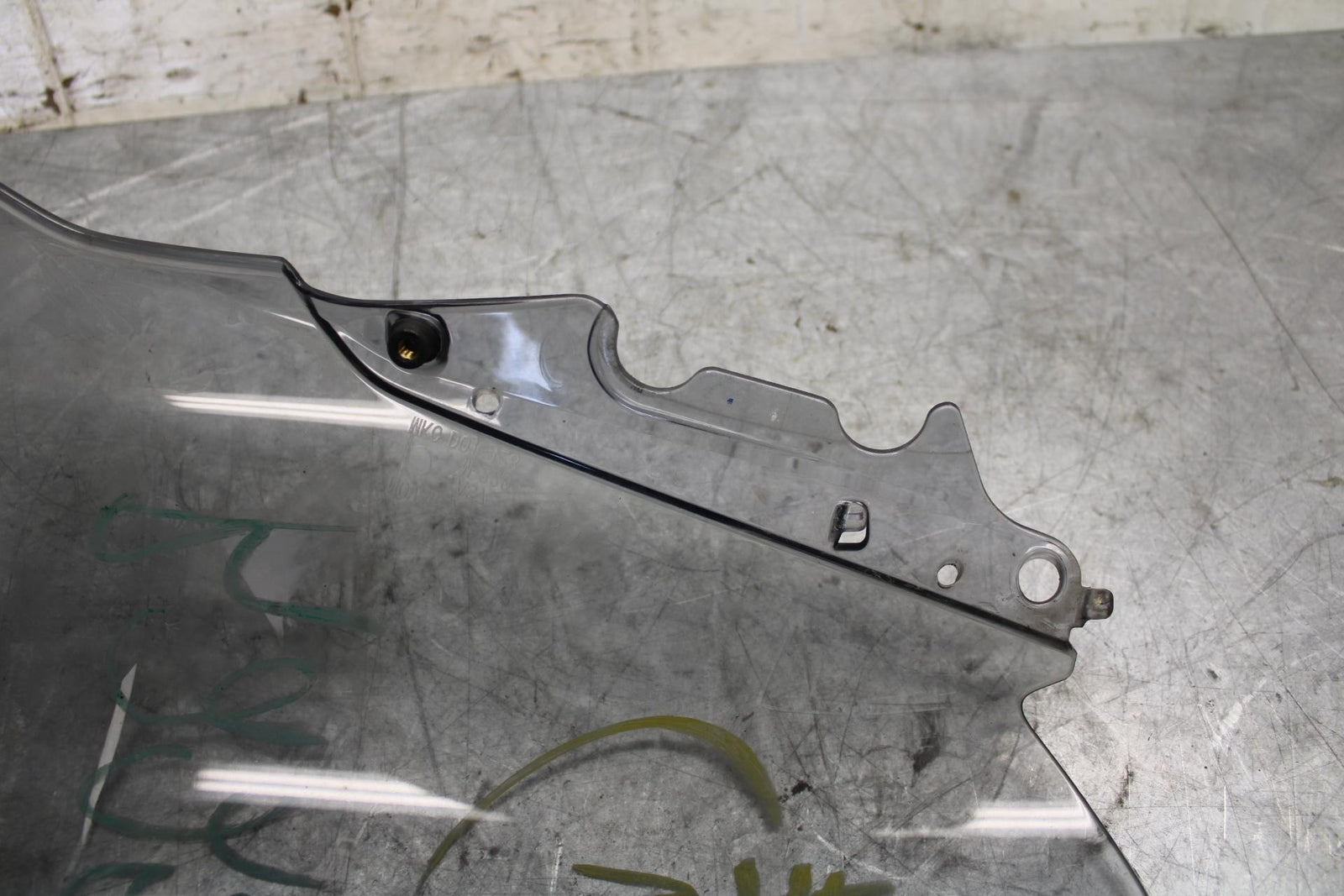 2015 Yamaha YZF R3 FRONT WINDSHIELD WINDSCREEN  1WD-F8381-00-00 BB526