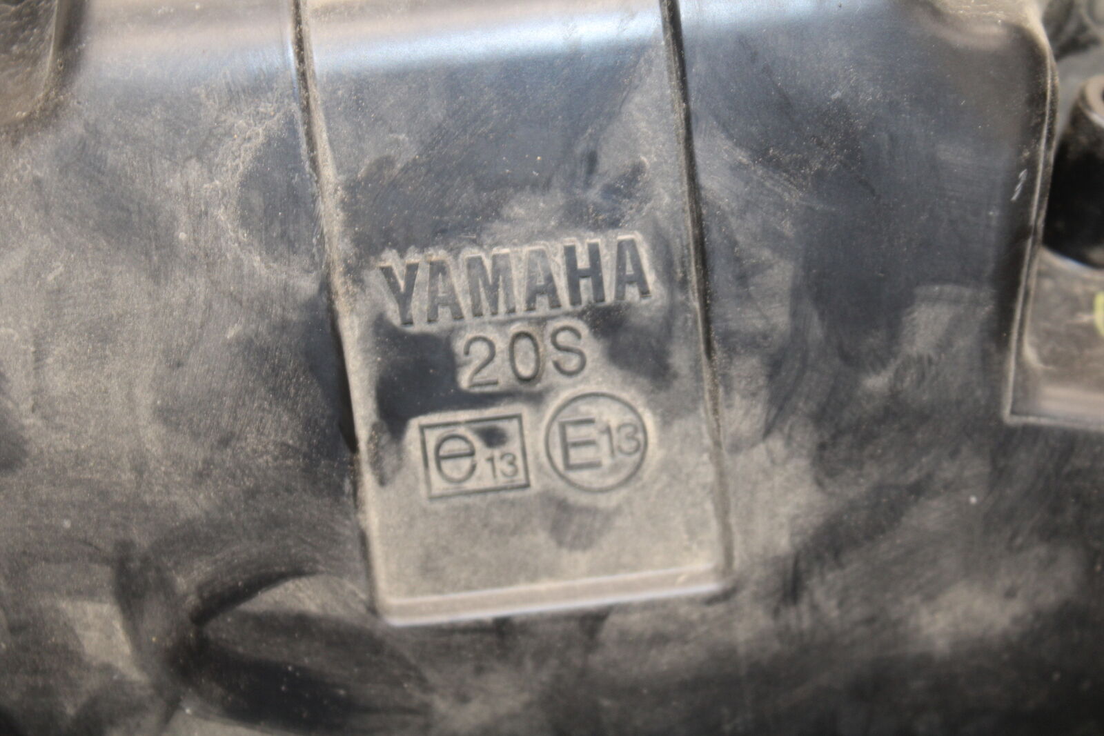 09-15 YAMAHA FZ6R AIRBOX AIR INTAKE FILTER BOX BB719