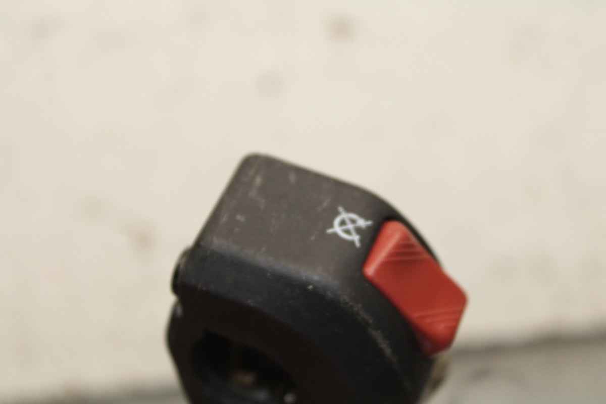 24-25 KAWASAKI NINJA ZX6R RIGHT CLIP ON HANDLE KILL OFF START SWITCH  BB726