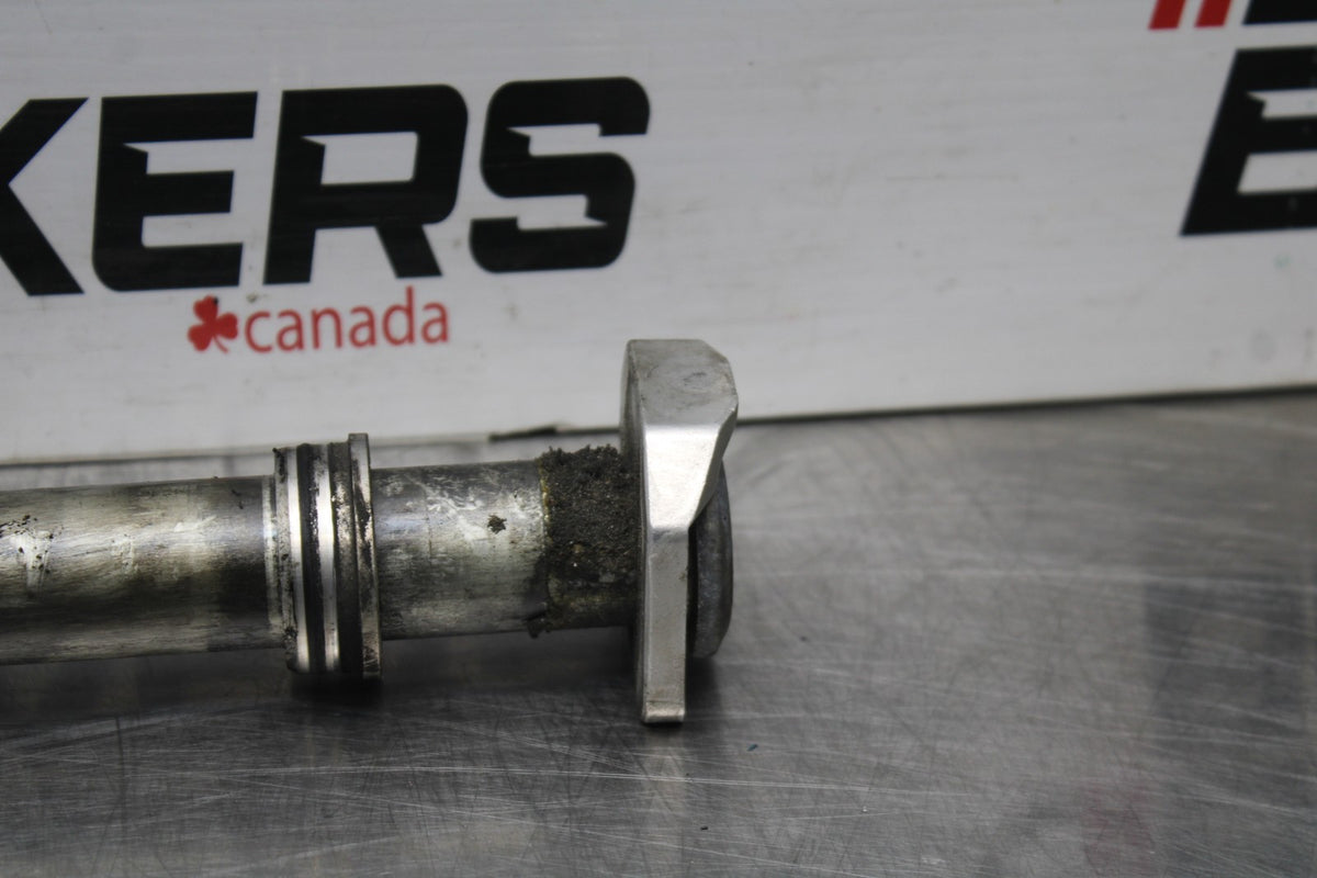 05-06 SUZUKI GSXR1000 REAR AXLE BACK WHEEL RIM PIVOT BOLT AXEL BB857