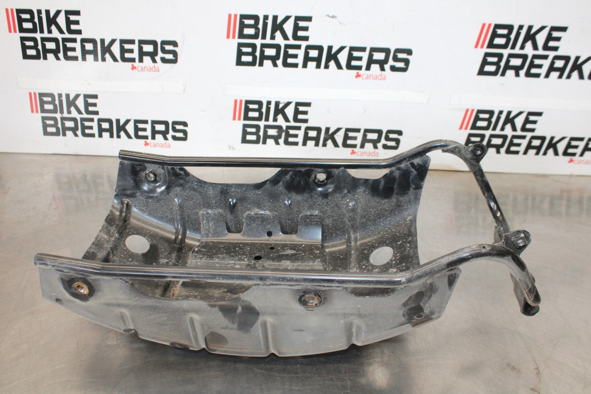 07 SUZUKI BOULEVARD M50 REAR BACK FENDER SUPPORT FRAME SUBFRAME BB897