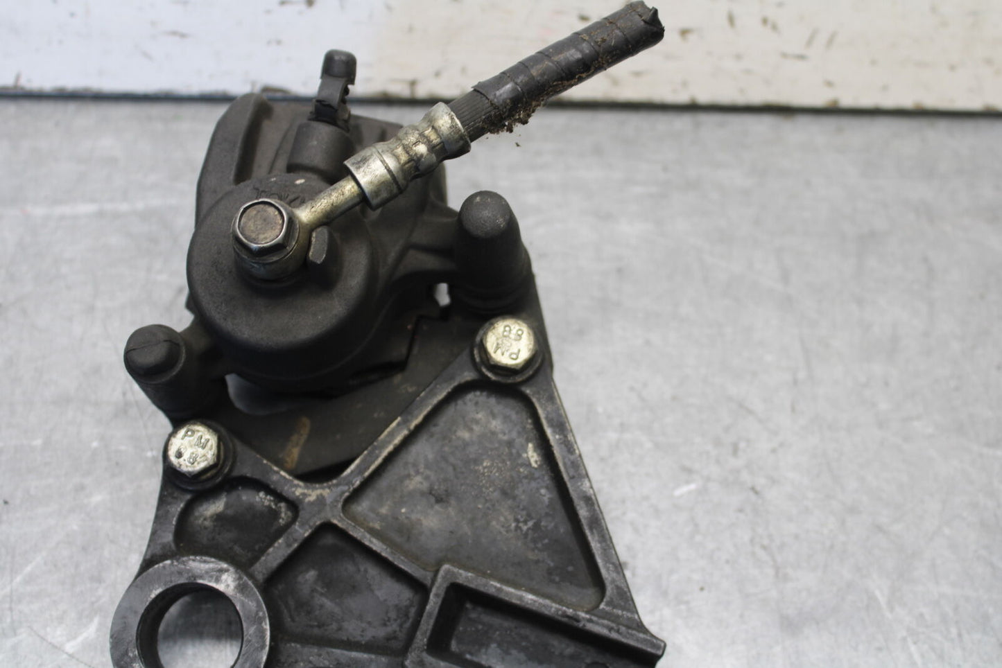 09-12 KAWASAKI NINJA ZX6R ZX600R REAR BACK BRAKE CALIPER W MOUNT BRACKET BB656