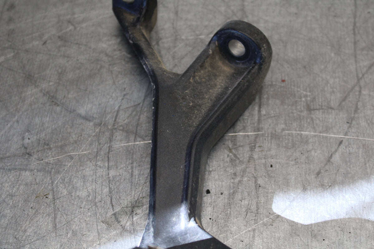 19-22 KAWASAKI Z400 REAR BACK PASSENGER PEG SET PAIR BB708