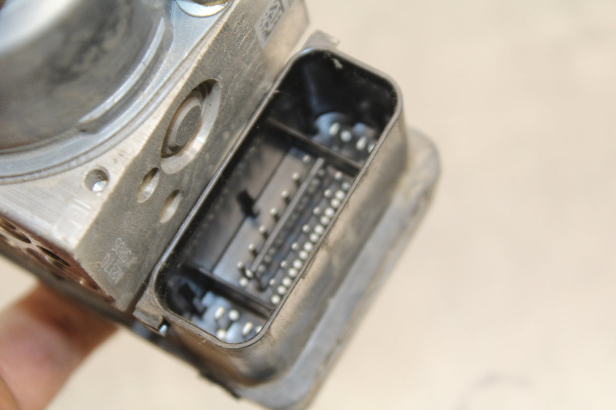 13-16 KTM 390 DUKE ABS PUMP UNIT MODULE BB748
