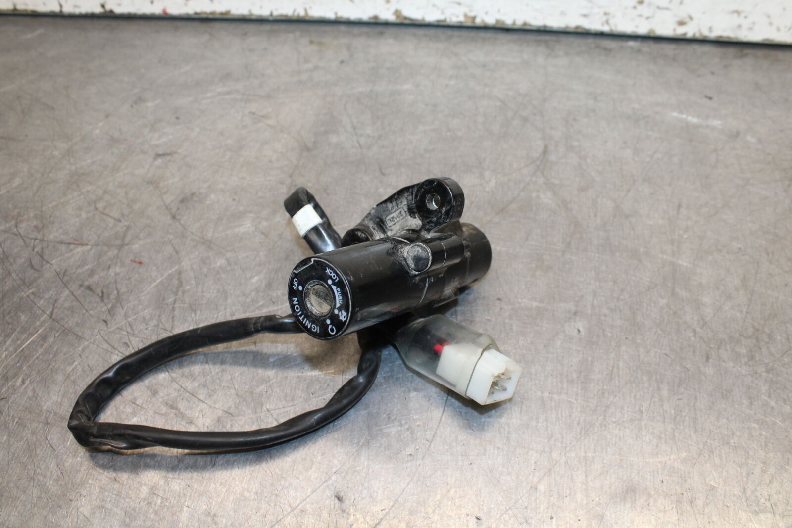 19-24 YAMAHA R3 IGNITION LOCK KEY SET W/ GAS CAP AND SEAT LOCK BB736