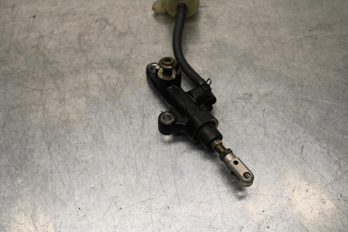 05 YAMAHA YZF R6S BREMBO REAR BACK BRAKE MASTER CYLINDER W RESERVOIR BB95