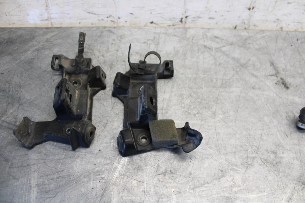 2009 Yamaha YZF R6 SIDE FAIRING STAY BRACKET BB532