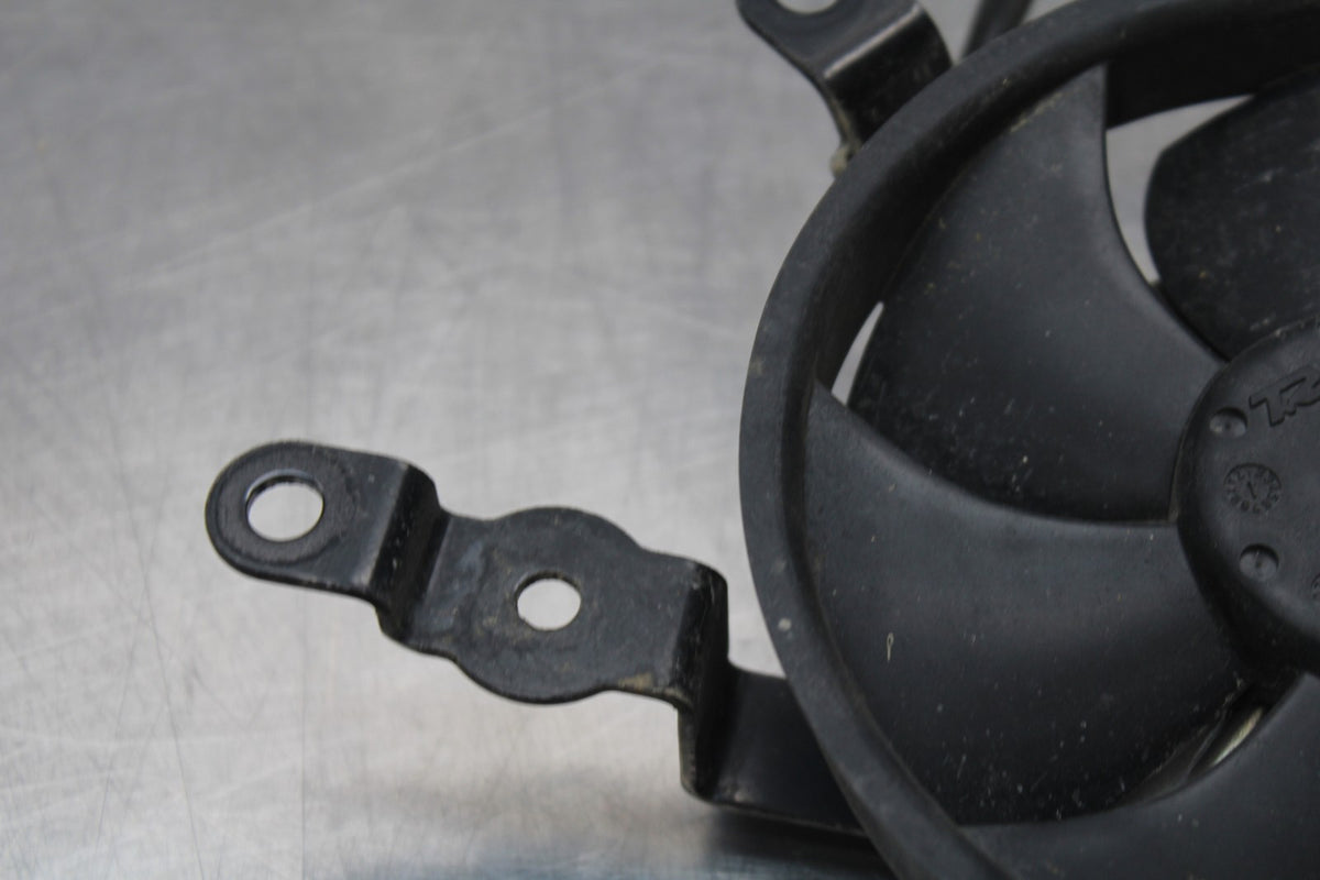 05 YAMAHA YZF R6 RIGHT ENGINE RADIATOR COOLING FAN MOTOR BB858