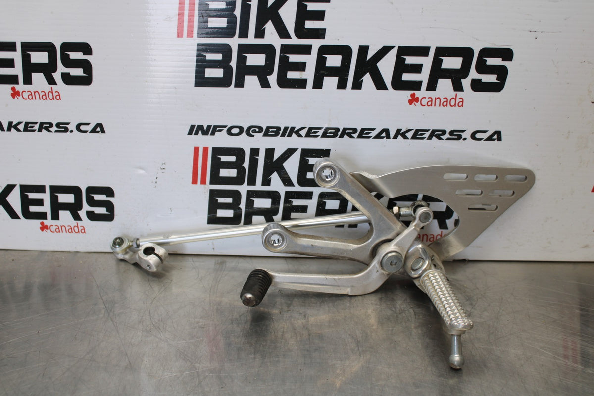 08-09 YAMAHA YZF R6S LEFT REARSET REAR SET DRIVER FOOT PEG REST STOP BB690