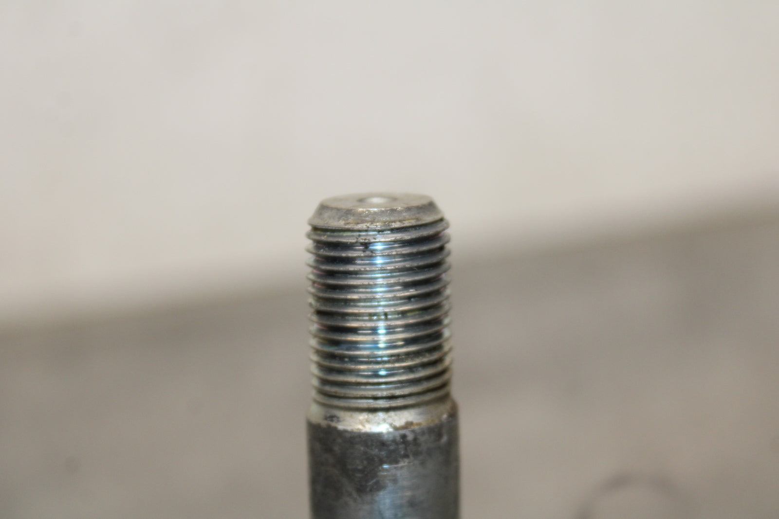 03 SUZUKI SV650S FRONT WHEEL RIM AXLE PIVOT BOLT BB130