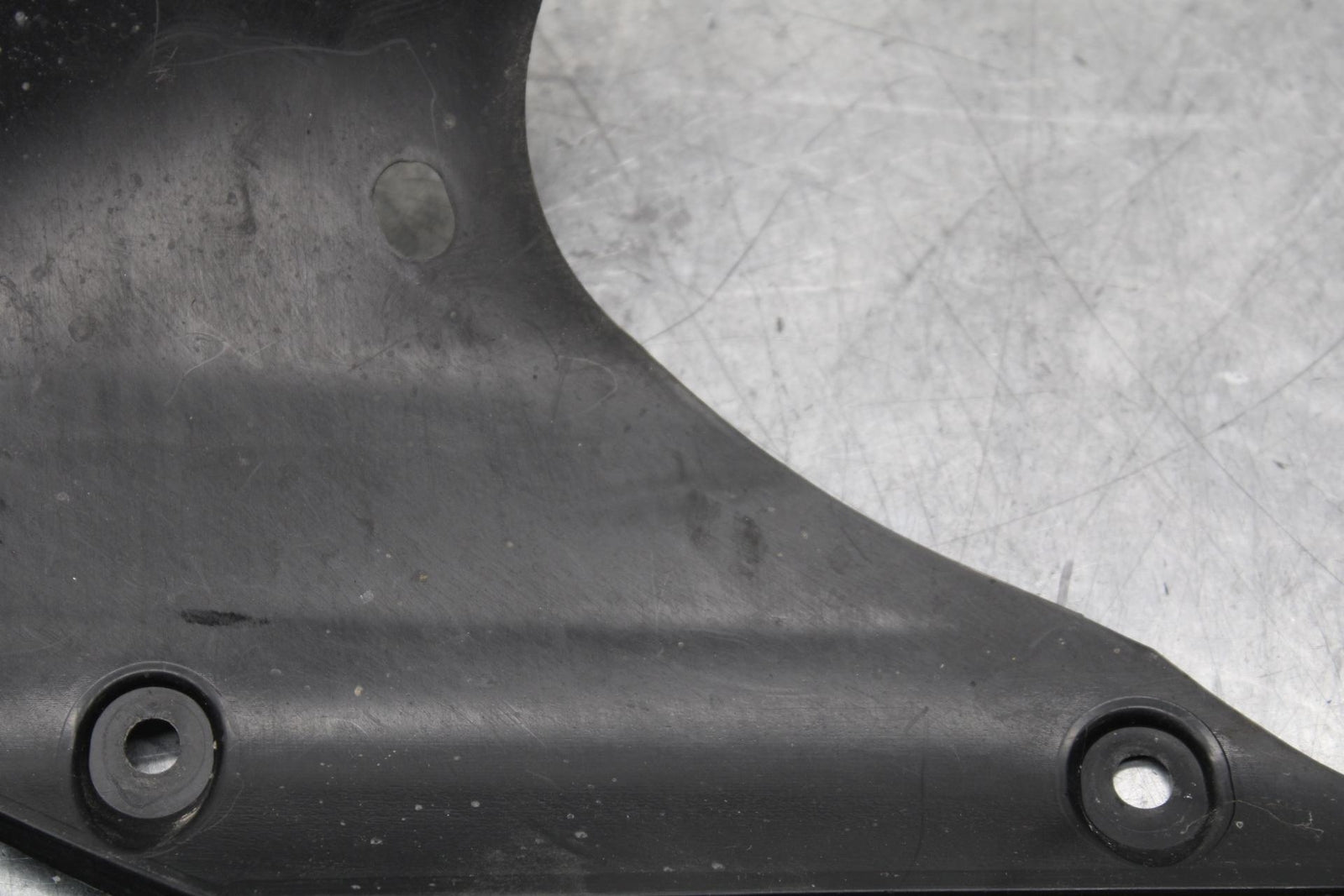 20 SUZUKI GSXR 1000 CENTER UNDER PANEL TRIM COWL BB597