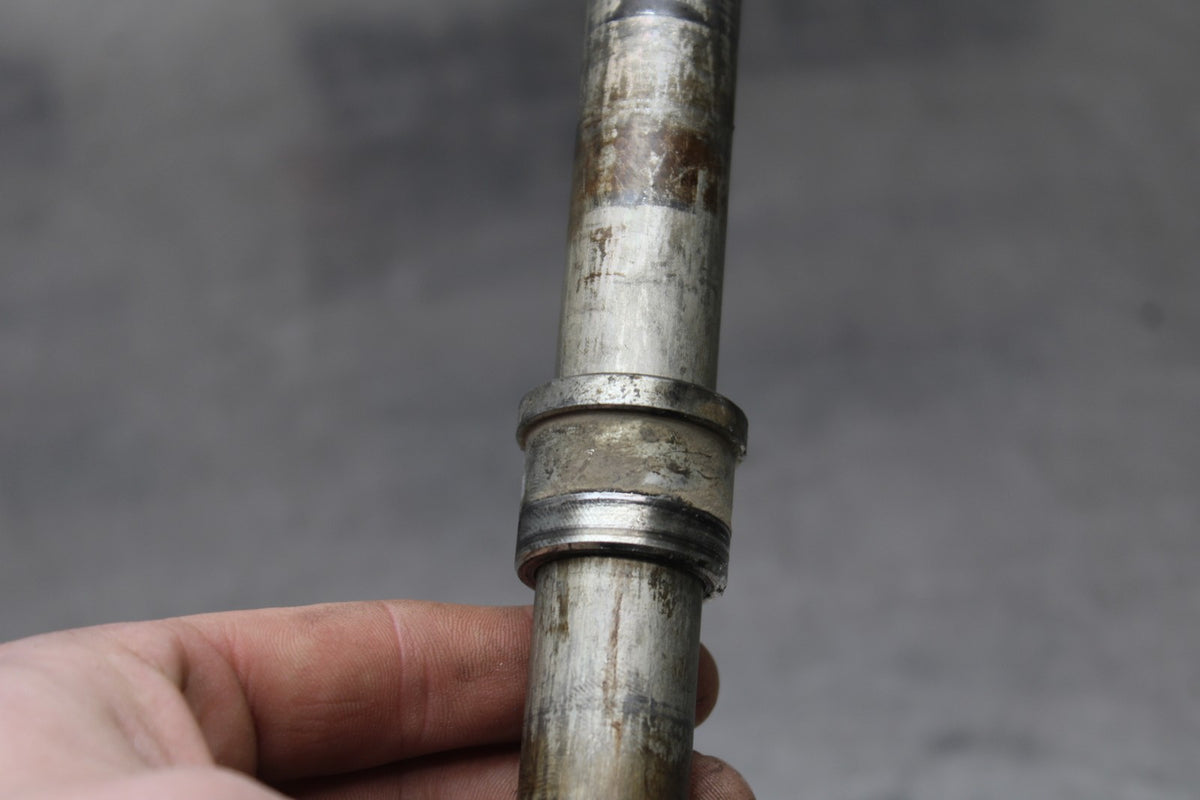 18 YAMAHA SUPER TENERE FRONT WHEEL RIM AXLE PIVOT BOLT BB832