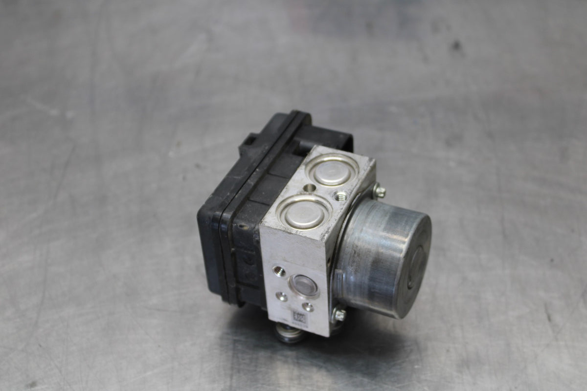 17 YAMAHA YZF R6 ABS PUMP UNIT MODULE BB922