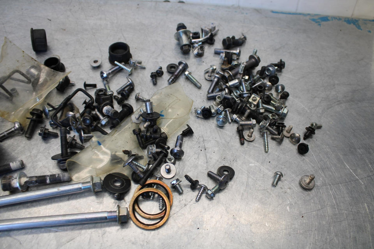 17-18 YAMAHA YZF R3 ENGINE MOUNTING BOLTS HARDWARE MOTOR random  SCREWS BB438 