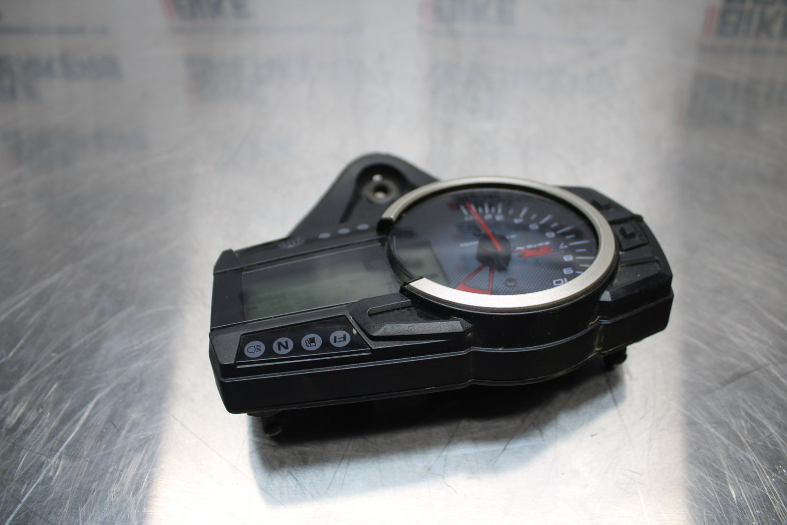 11 SUZUKI GSXR1000 SPEEDO TACH GAUGES CLUSTER SPEEDOMETER TACHOMETER BB142