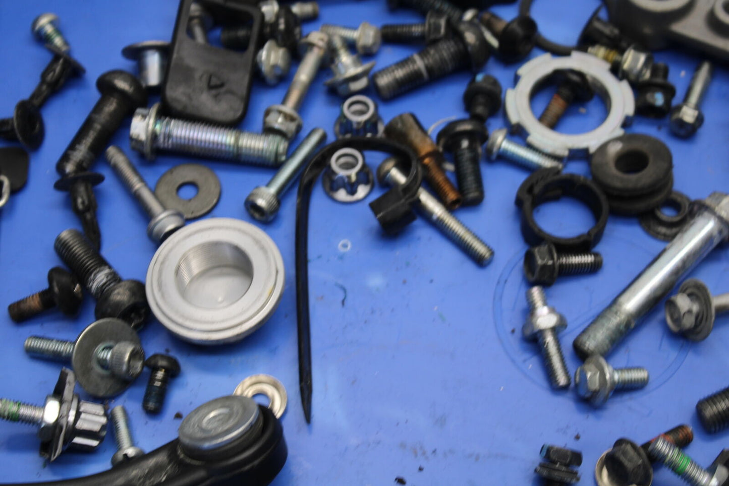 16-21 YAMAHA XSR900 MOUNTING BOLTS HARDWARE MOTOR SCREWS BB664