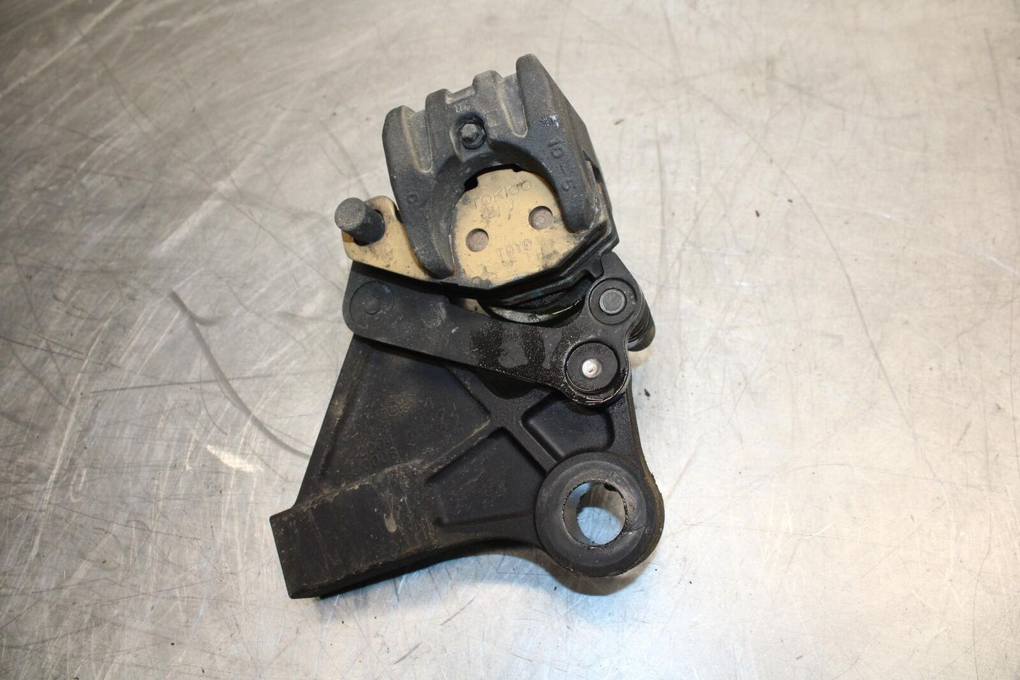 11-14 KAWASAKI VERSYS 650 LE 650C REAR BACK BRAKE CALIPER W MOUNT BRACKET BB498