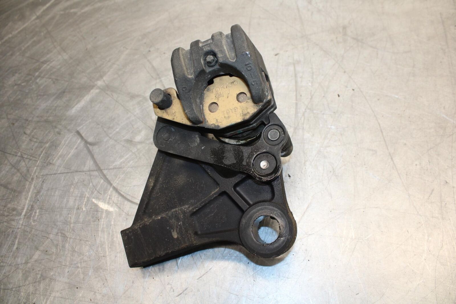 11-14 KAWASAKI VERSYS 650 LE 650C REAR BACK BRAKE CALIPER W MOUNT BRACKET BB498