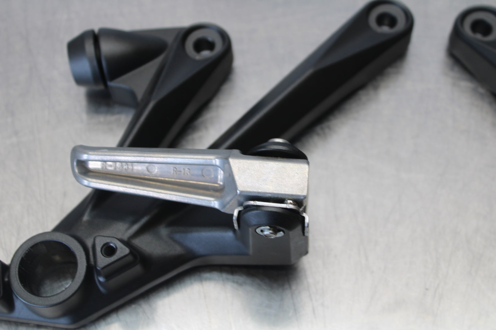 23-24 KAWASAKI NINJA ZX14R REAR BACK PASSENGER PEG SET PAIR BB169