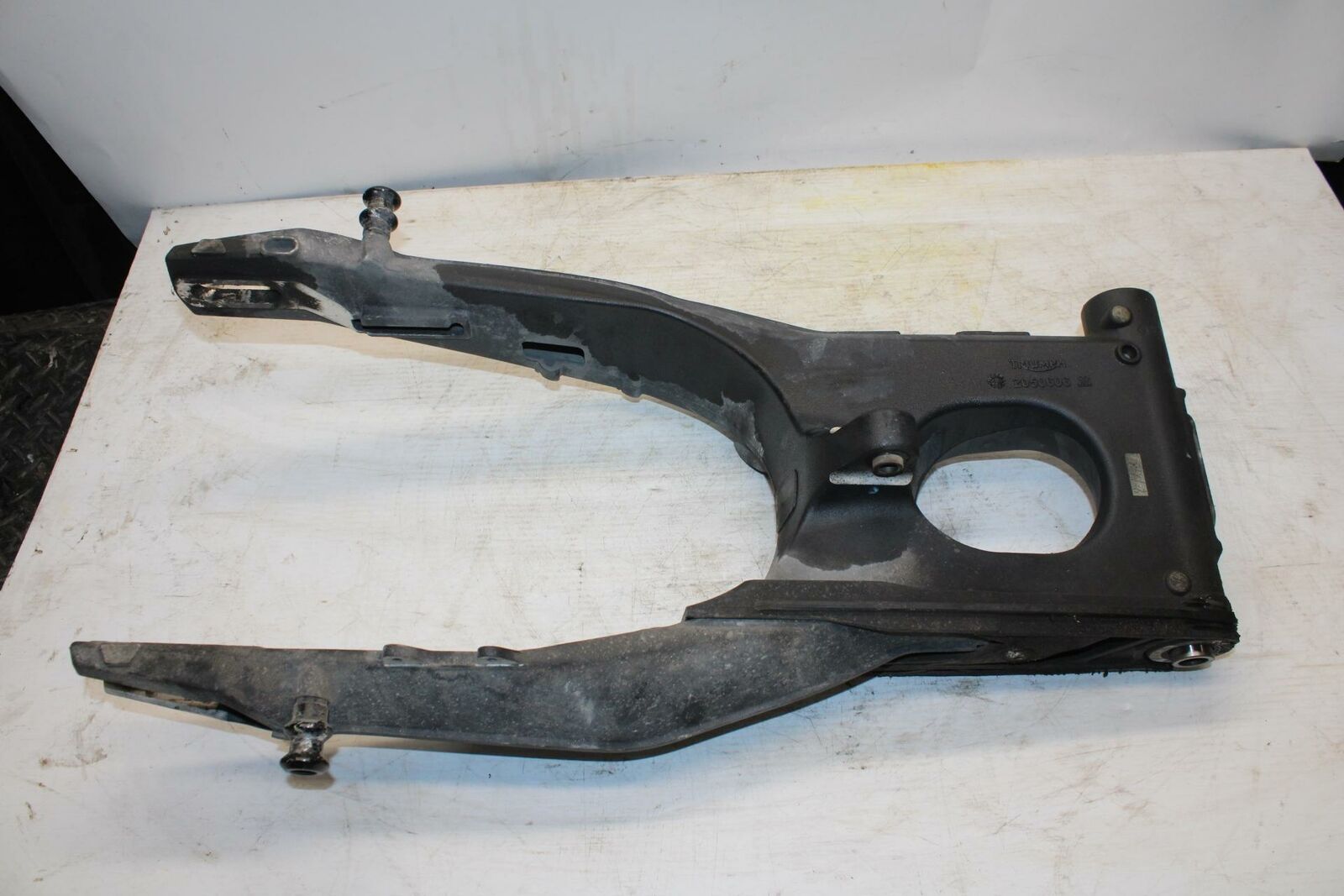07-16 TRIUMPH STREET TRIPLE REAR SWINGARM BACK SUSPENSION SWING ARM BB356