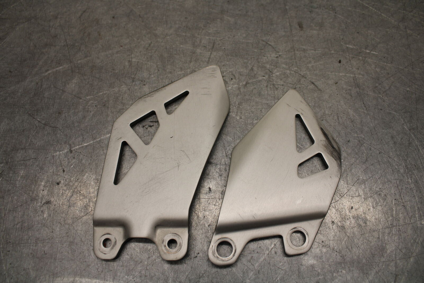 16 KAWASAKI NINJA ZX10R RIGHT LEFT PAIR HEEL GUARD COVER  BB650